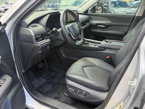 Certified 2024 Toyota Grand Highlander FWD image 11