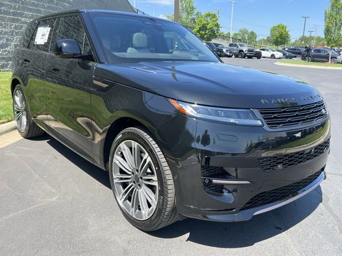 New 2026 Land Rover Range Rover Sport Dynamic SE AWD/4WD image 9