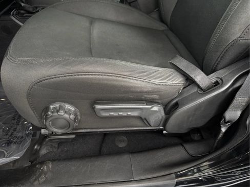 Used 2018 Jeep Wrangler Unlimited Sport S AWD/4WD image 24