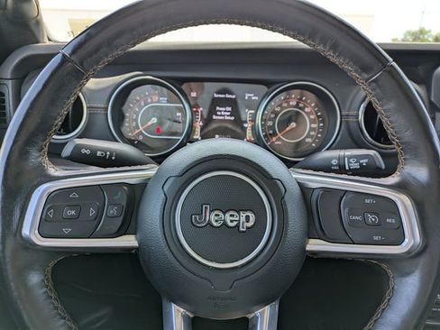 Certified 2021 Jeep Gladiator Overland AWD/4WD image 19