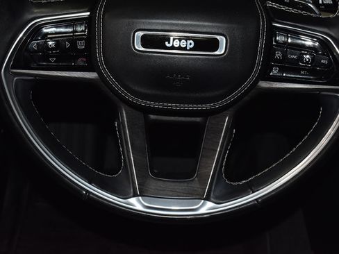 Used 2022 Jeep Grand Cherokee L Overland w/ Luxury Tech Group IV AWD/4WD image 20