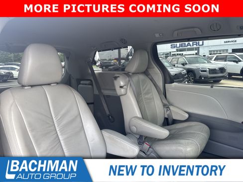 Used 2011 Toyota Sienna XLE FWD image 7