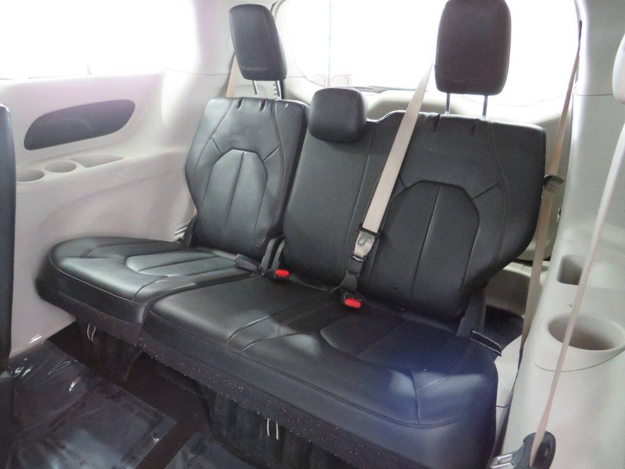 Used 2019 Chrysler Pacifica Touring-L FWD image 14