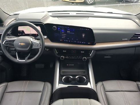 Used 2025 Chevrolet Tahoe High Country image 15