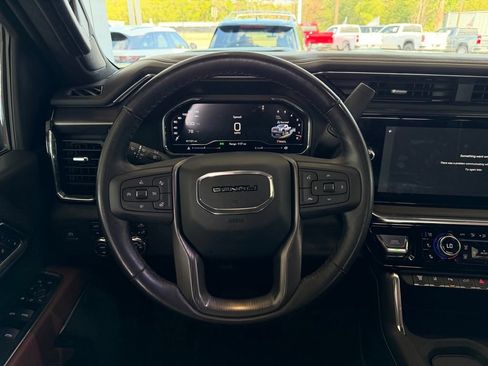Used 2025 GMC Sierra 2500 Denali Ultimate AWD/4WD image 18
