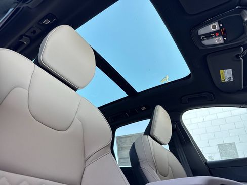New 2026 Volvo XC60 T8 Plus w/ Climate Package PRO AWD/4WD image 18