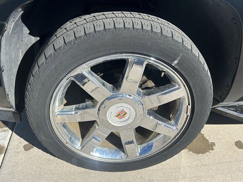 Used 2014 Cadillac Escalade Luxury image 27