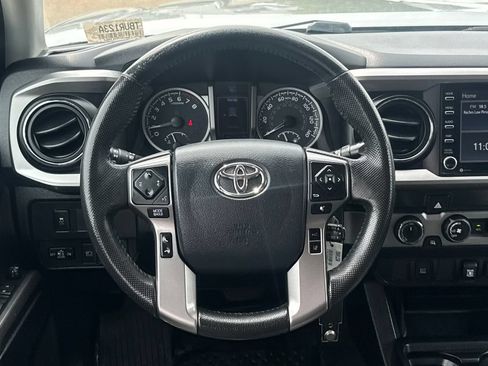 Used 2020 Toyota Tacoma SR5 AWD/4WD image 13