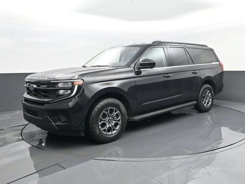 Used 2025 Ford Expedition Max Active AWD/4WD image 2