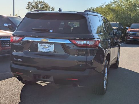 Used 2020 Chevrolet Traverse LT image 3