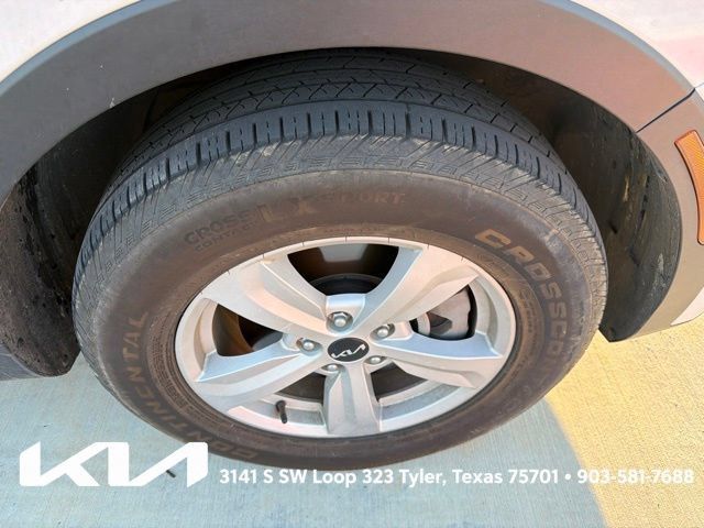 Certified 2023 Kia Sorento LX FWD image 13