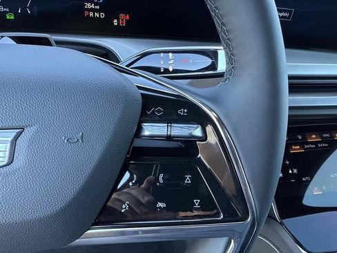 New 2026 Cadillac Vistiq Sport image 29