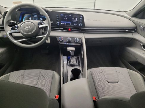 Used 2025 Hyundai Elantra SE FWD image 22