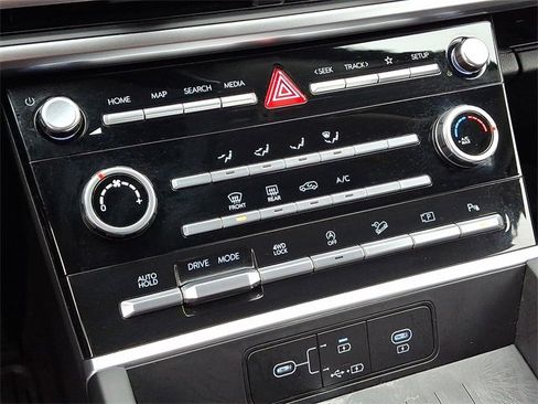 Used 2025 Hyundai Santa Fe SE image 18