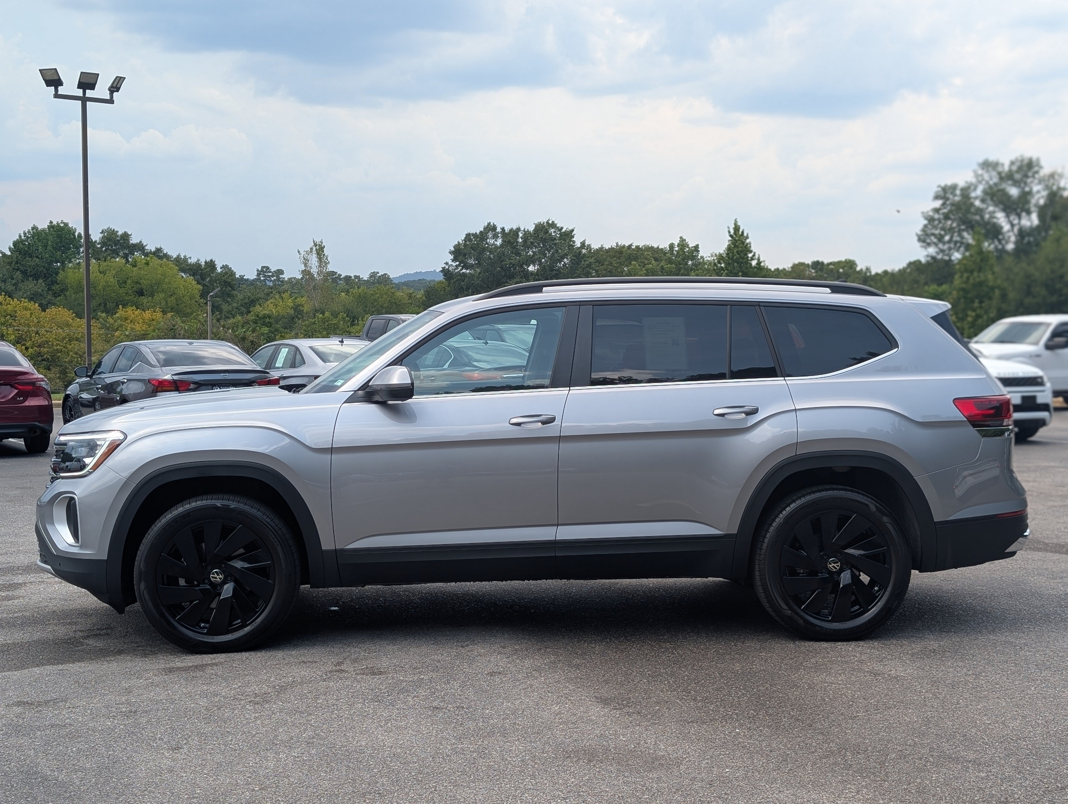 Used 2026 Volkswagen Atlas SE w/ Black Wheel Package FWD image 6