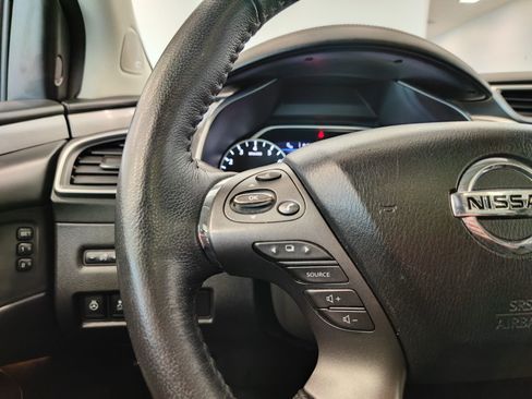 Used 2020 Nissan Murano SL w/ Moonroof Package AWD/4WD image 12