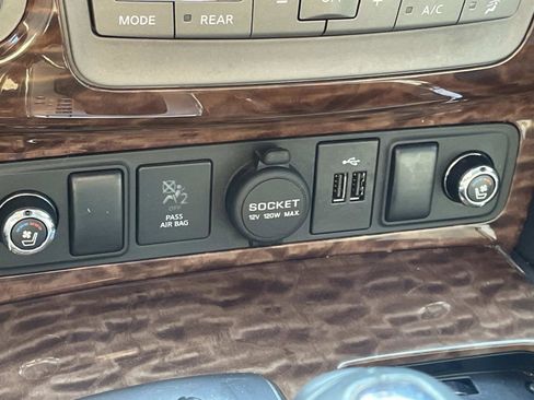 Used 2019 Nissan Armada Platinum w/ Captain's Chairs Package image 23