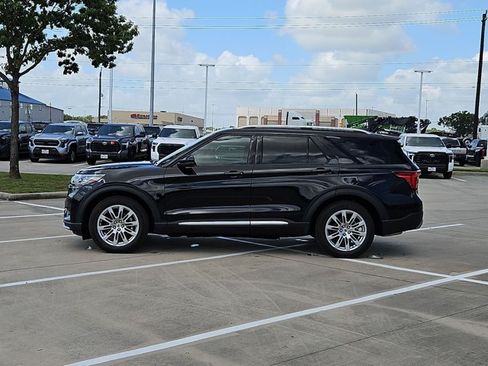Used 2025 Ford Explorer Platinum RWD image 8