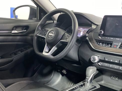Used 2024 Nissan Altima 2.5 SV FWD image 10
