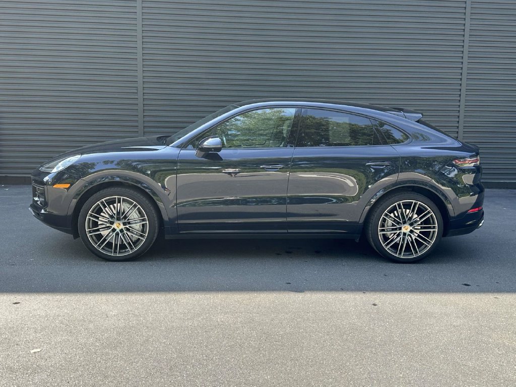Used 2022 Porsche Cayenne Turbo AWD/4WD image 2