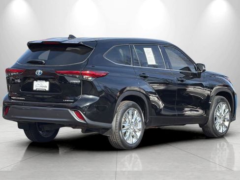 Used 2023 Toyota Highlander Limited image 2