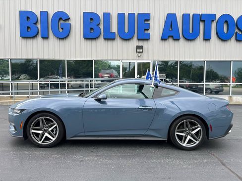 Used 2024 Ford Mustang Coupe RWD image 2