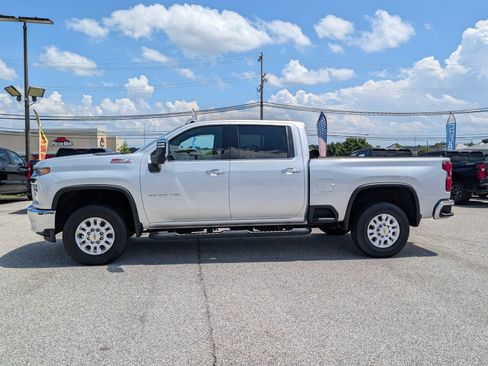 Used 2022 Chevrolet Silverado 2500 LTZ w/ Z71 Off-Road Package AWD/4WD image 6