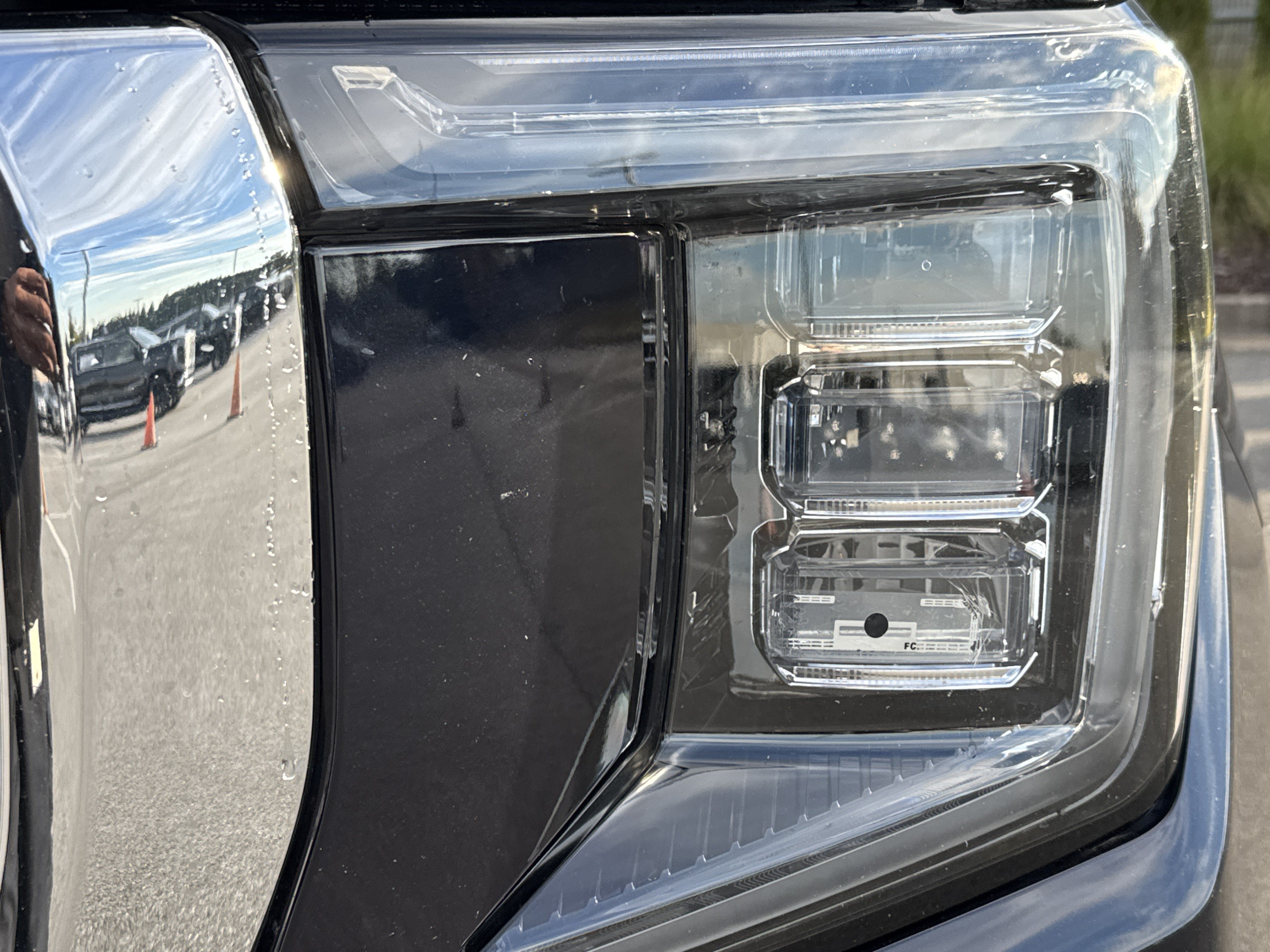 Used 2022 GMC Yukon SLT w/ SLT Premium Package AWD/4WD image 6
