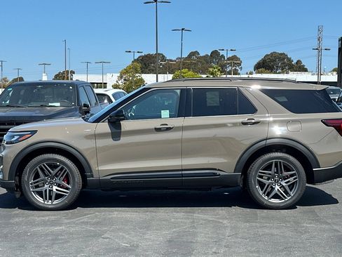 New 2026 Ford Explorer ST-Line w/ ST-Line Street Pack AWD/4WD image 7