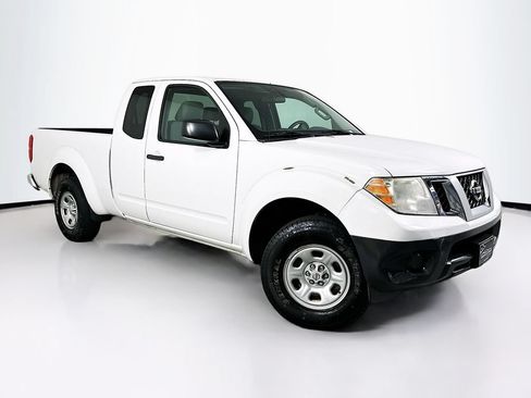 Used 2015 Nissan Frontier S w/ S Preferred Package RWD image 2