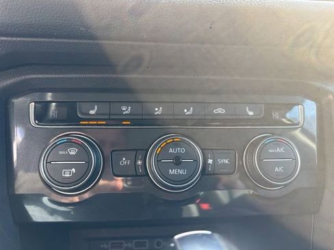 Used 2018 Volkswagen Tiguan SEL w/ 3rd Row Seat Package image 17