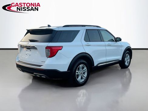 Used 2022 Ford Explorer XLT w/ Equipment Group 202A image 9