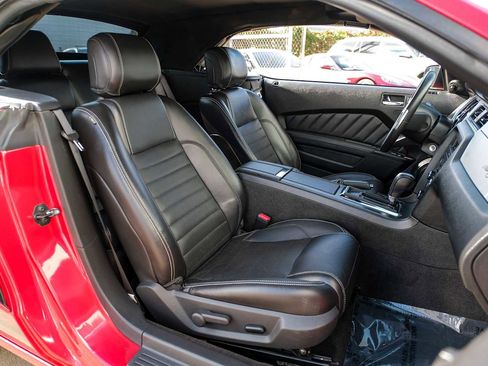 Used 2013 Ford Mustang Premium image 30