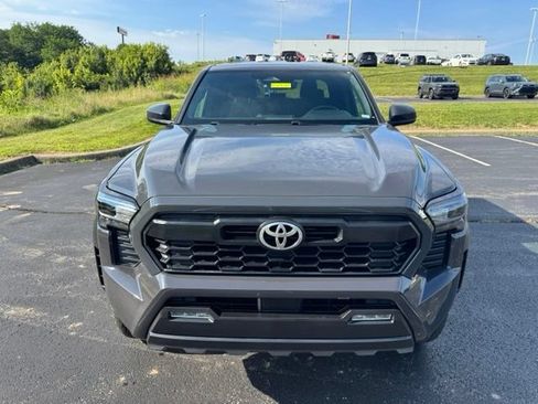 Used 2024 Toyota Tacoma TRD Off-Road AWD/4WD image 8