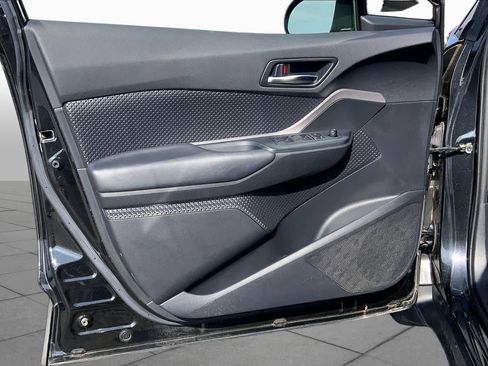 Used 2020 Toyota C-HR LE FWD image 22
