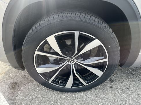 Certified 2024 Volkswagen Atlas SEL Premium R-Line AWD/4WD image 25