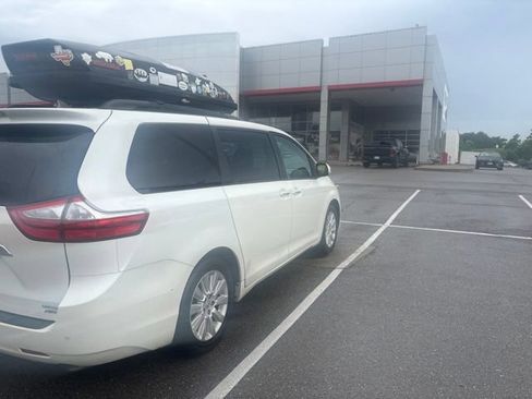 Used 2016 Toyota Sienna Limited AWD/4WD image 3