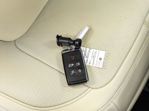 Used 2019 Land Rover Range Rover Long Wheelbase Autobiography image 74