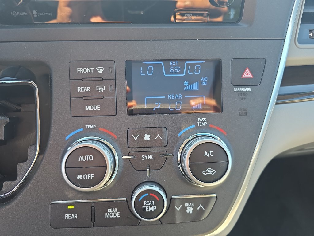 Used 2017 Toyota Sienna XLE Premium w/ Protection Package FWD image 25