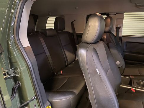 Used 2014 Toyota FJ Cruiser 4WD w/ Convenience Package image 21