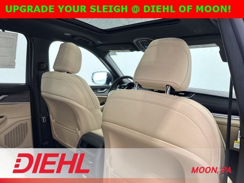 New 2025 Jeep Grand Cherokee Limited w/ Luxury Tech Group II image 13