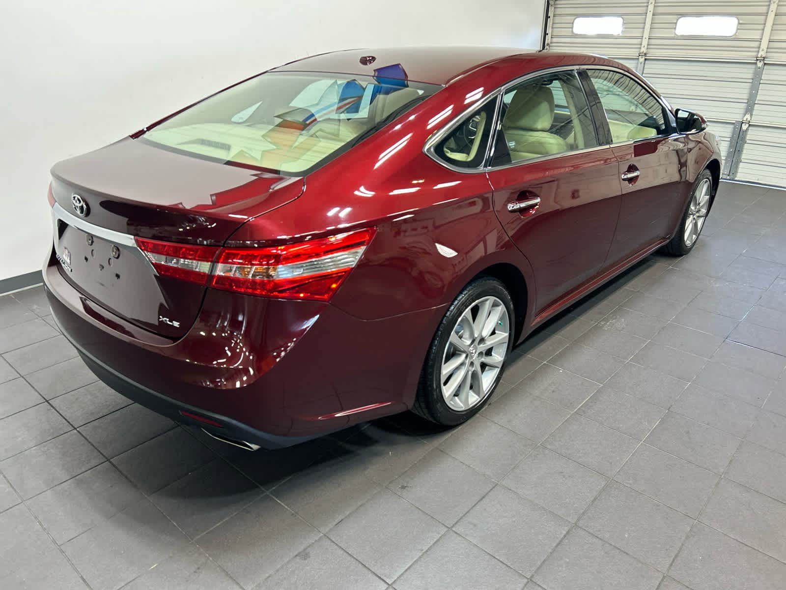 Used 2014 Toyota Avalon XLE Touring FWD image 3