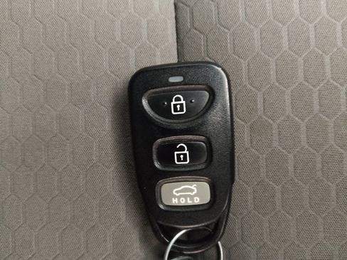 Used 2020 Hyundai Elantra SEL FWD image 32