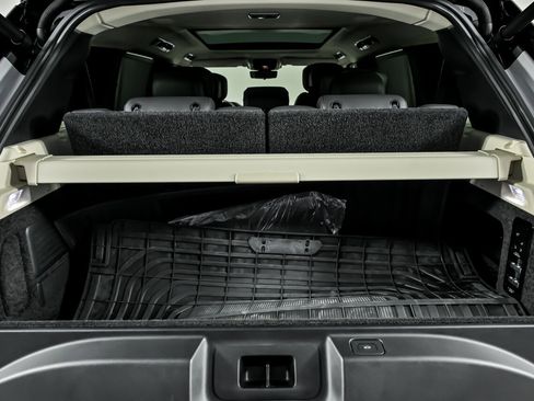 Used 2024 Land Rover Range Rover Long Wheelbase Autobiography image 16