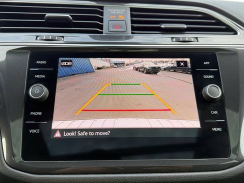 Used 2023 Volkswagen Tiguan SE R-Line FWD image 15