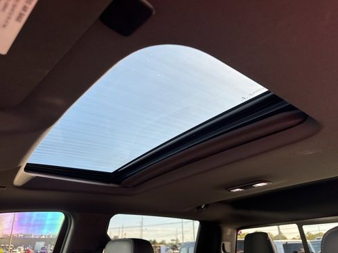 Used 2019 Chevrolet Silverado 1500 High Country w/ High Country Premium Package image 40