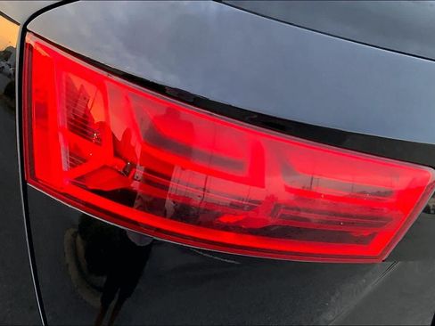 Used 2018 Audi Q7 3.0T Prestige AWD/4WD image 27