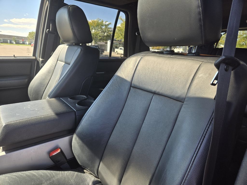 Used 2017 Ford Expedition EL XLT w/ Equipment Group 202A AWD/4WD image 2