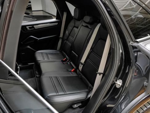 Used 2023 Porsche Cayenne Platinum Edition image 42