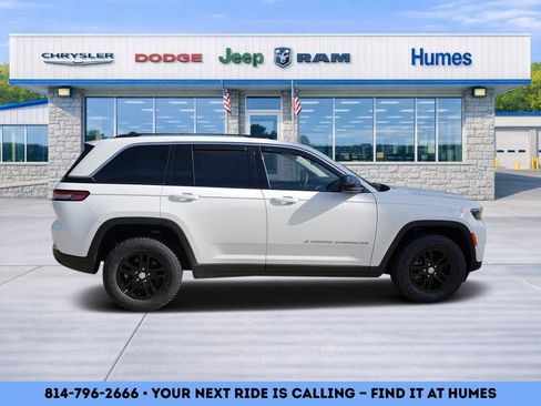 Certified 2023 Jeep Grand Cherokee Laredo w/ Luxury Tech Group I AWD/4WD image 2